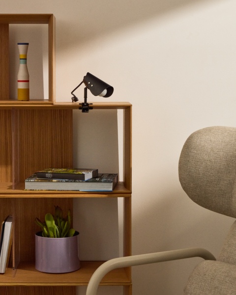 Маленькая настольная лампа Jula с зажимом из черного металла от интернет-магазина IDODOM.RU