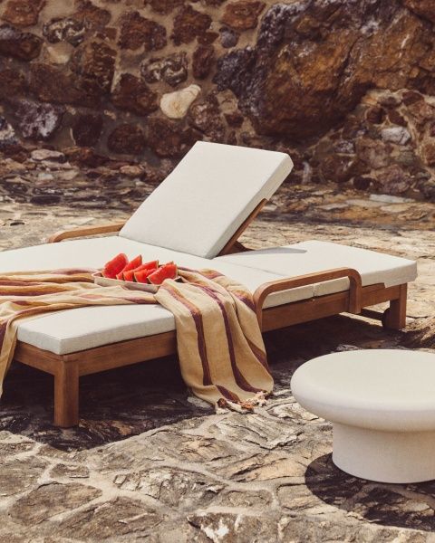 Двойной шезлонг Sonsaura из массива эвкалипта от интернет-магазина IDODOM.RU