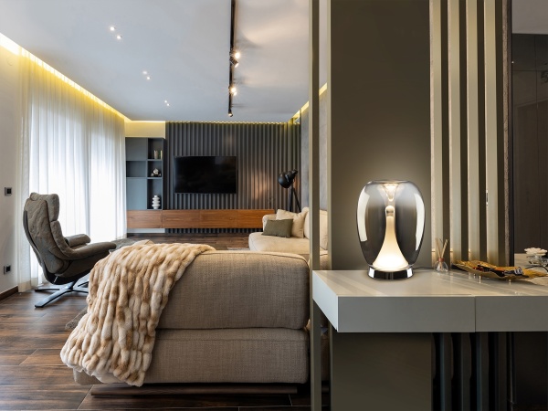 Suspiro Настольная лампа хром/дымчатый от интернет-магазина IDODOM.RU