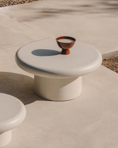 Журнальный столик Addaia из белого цемента Ø90 от интернет-магазина IDODOM.RU