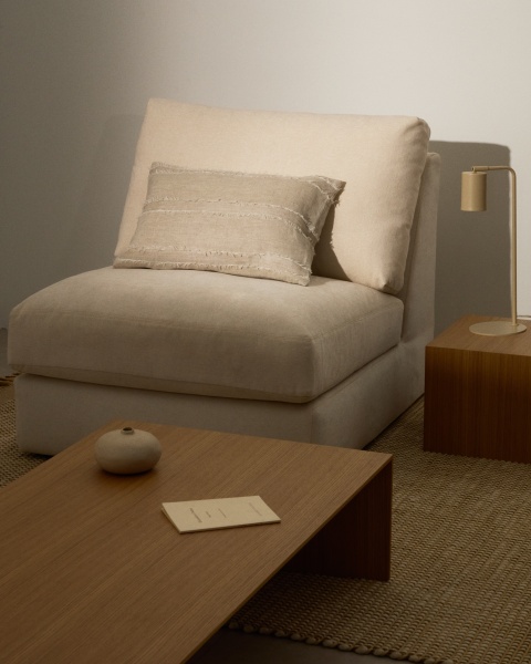 Чехол для подушки Neris из льна бежевого цвета 40 x 60 см от интернет-магазина IDODOM.RU