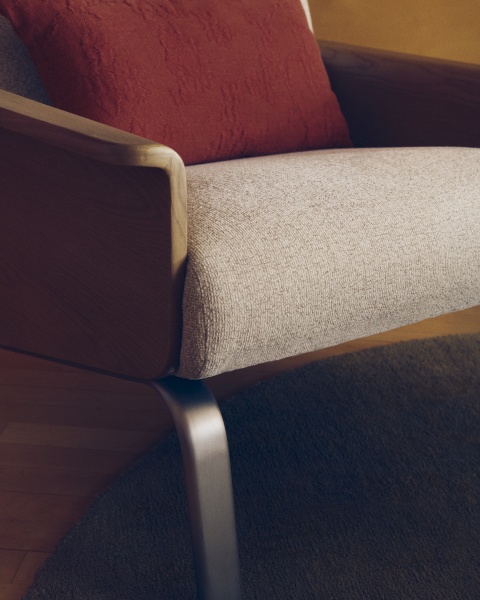 Кресло Amsen бежевое из дубовой фанеры со стальными ножками от интернет-магазина IDODOM.RU