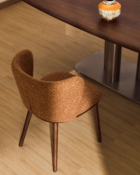 Стул Ciselia из терракотового шенилла с ножками из ясеня в отделке орех от интернет-магазина IDODOM.RU