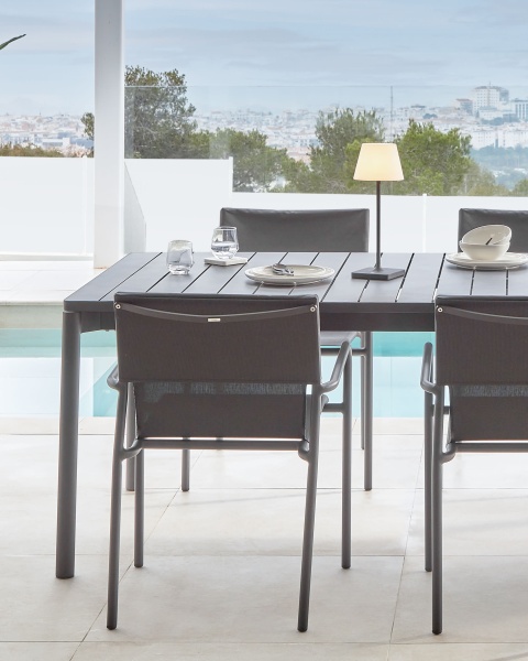 Уличная переносная настольная лампа Aluney черного цвета от интернет-магазина IDODOM.RU