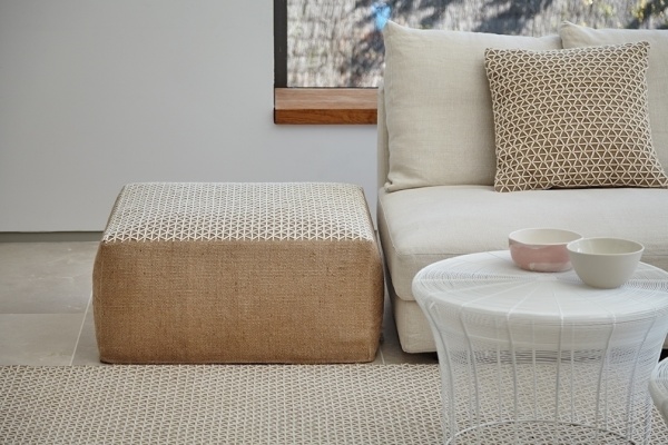 Пуф маленький Raw White от интернет-магазина IDODOM.RU