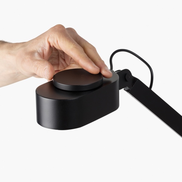 Inviting Черная настольная лампа 6W 2700K-4800K от интернет-магазина IDODOM.RU