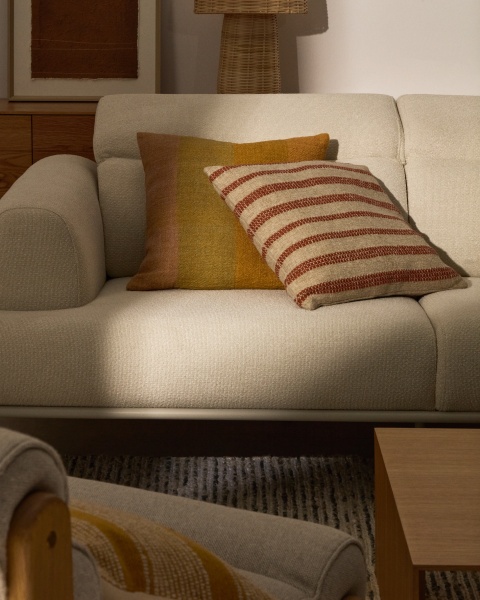 Чехол для подушки Naila из полиэстра терракотового цвета в контрастную полоску 50 х 50 см от интернет-магазина IDODOM.RU