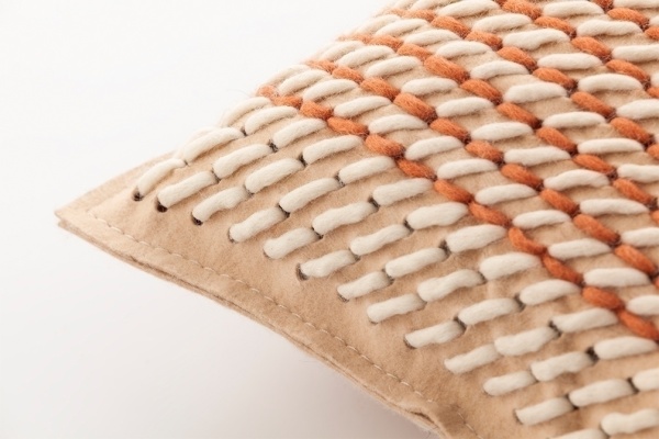 Подушка Canevas Geo Coral 61x36 см от интернет-магазина IDODOM.RU