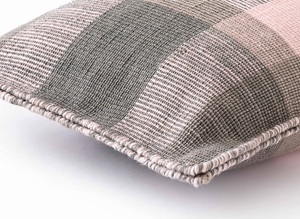 Подушка декоративная Nomad Inuit neutral от интернет-магазина IDODOM.RU