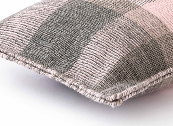 Подушка декоративная Nomad Inuit neutral от интернет-магазина IDODOM.RU