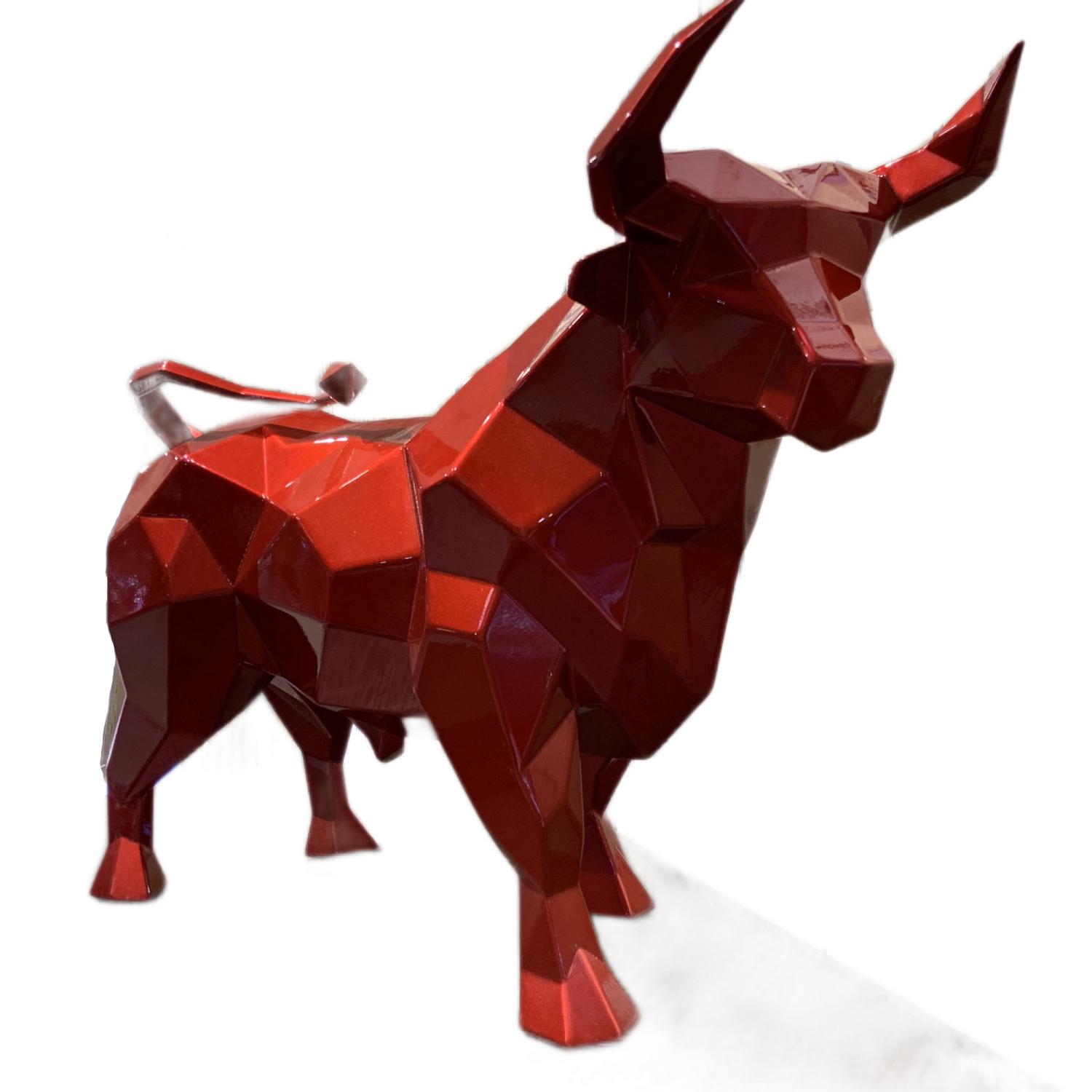 Полигональные скульптуры быков из металла: Символы Мощи, Благополучия и Исторического Значения.