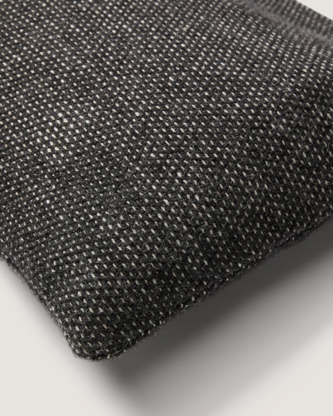 Чехол для подушки Elira из шерсти и хлопка черного цвета 40 x 60 см от интернет-магазина IDODOM.RU