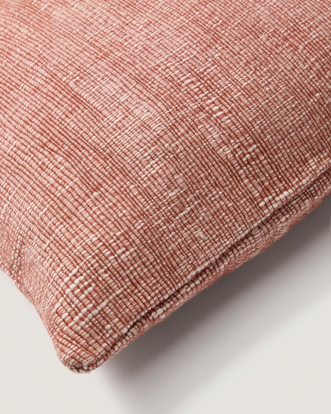 Чехол для подушки Machiel из вискозного жаккарда оранжевого-белого цвета 50 x 50 см от интернет-магазина IDODOM.RU