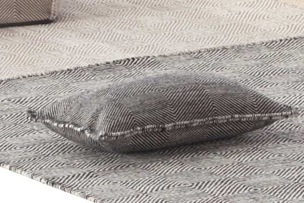 Подушка Sail Black 60x36 от интернет-магазина IDODOM.RU