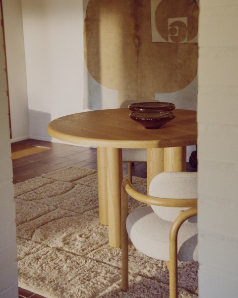 Mailen Круглый стол из ясеневого шпона с натуральной отделкой Ø 120 см от интернет-магазина IDODOM.RU