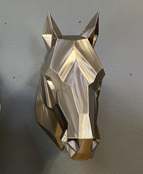 Голова лошади. Полигональная скульптура из нержавеющей стали. Финиш: Шлифовка. Цвет: Серебро. от интернет-магазина IDODOM.RU