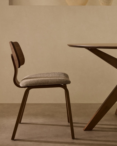 Стул Gena из бежевого шенилла с каркасом из шпона ореха и каучукового дерева от интернет-магазина IDODOM.RU