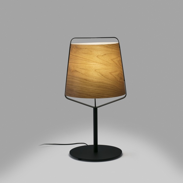 Настольная лампа Stood дерево/черная от интернет-магазина IDODOM.RU