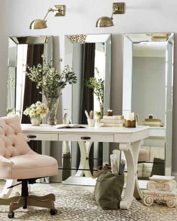 Это напольное зеркало в полный рост, созданное для повышения функциональности и стиля вашего дома, является впечатляющим предметом интерьера, который можно повесить в спальне, ванной или жилом помещении. Этот современный стиль зеркальной рамы - отличное у