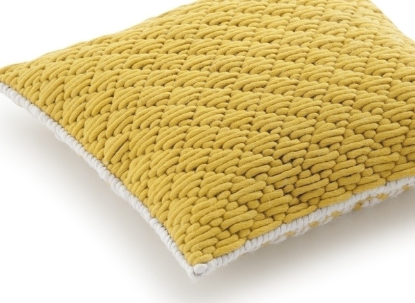 Подушка Silai Yellow - Yellow 50x50 от интернет-магазина IDODOM.RU