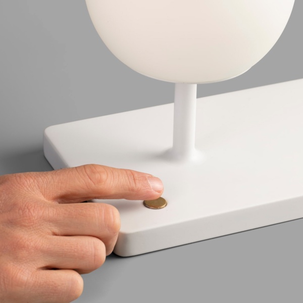 Белая настольная лампа Niko LED 7W 3000K от интернет-магазина IDODOM.RU