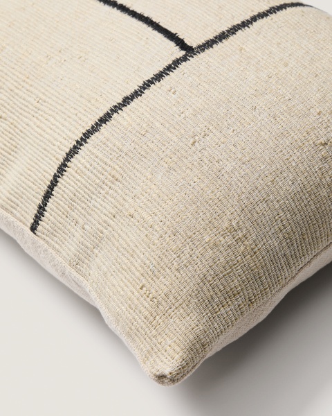 Чехол для подушки Anvera из вискозного жаккарда бежевого цвета с черными линиями 40 x 60 см от интернет-магазина IDODOM.RU