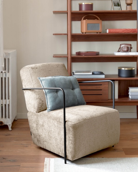 Кресло Gamer из бежевой синели и металла с черной отделкой от интернет-магазина IDODOM.RU