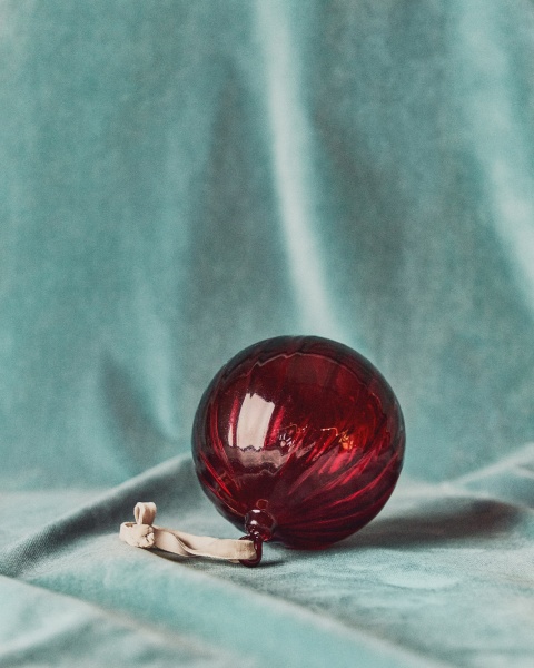 Набор из 2 шаров Oranel из переработанного красного стекла диаметром 10 см от интернет-магазина IDODOM.RU