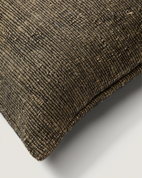 Чехол для подушки Machiel из вискозного жаккарда черно-белого цвета 50 x 50 см от интернет-магазина IDODOM.RU