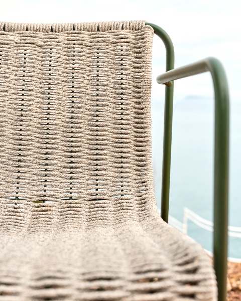 Полубарный стул Maurina из зелёной оцинкованной стали и экрю и серого шнура 64,5 см от интернет-магазина IDODOM.RU