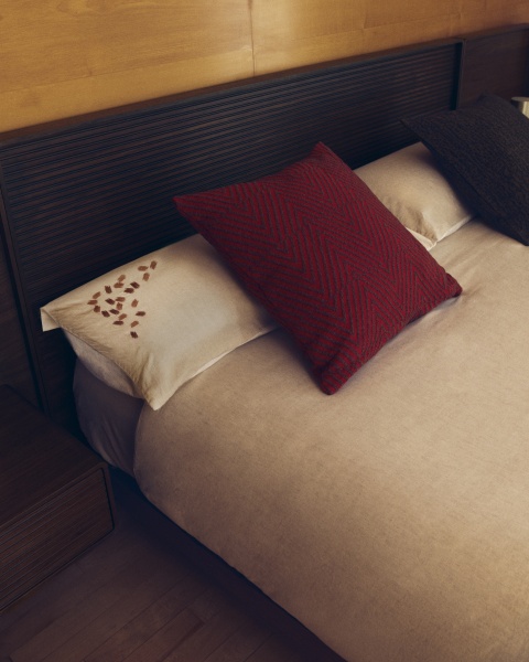 Чехол на подушку Lunver из красного жаккарда 50 x 50 см от интернет-магазина IDODOM.RU