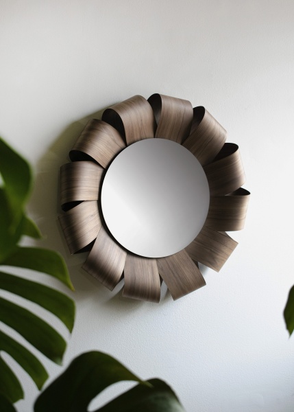 Зеркало Brisa XL в раме из орехового дерева от интернет-магазина IDODOM.RU