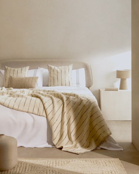 Octavia Кровать из ясеневой фанеры с белым мягким изголовьем 160 x 200 см от интернет-магазина IDODOM.RU