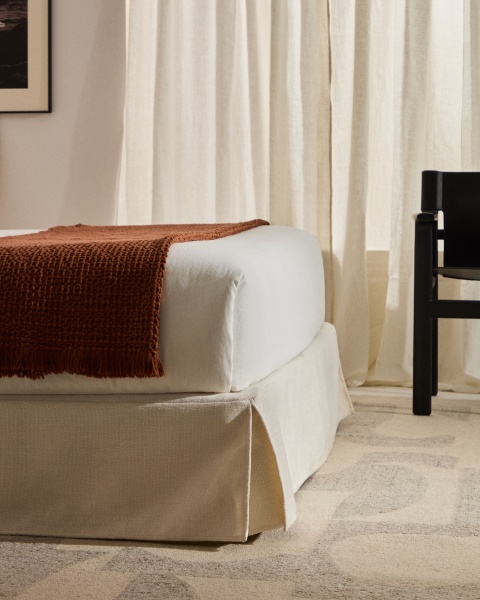 Кровать Jaira из белого шенилла со съемным чехлом для матраса 180x200 см от интернет-магазина IDODOM.RU