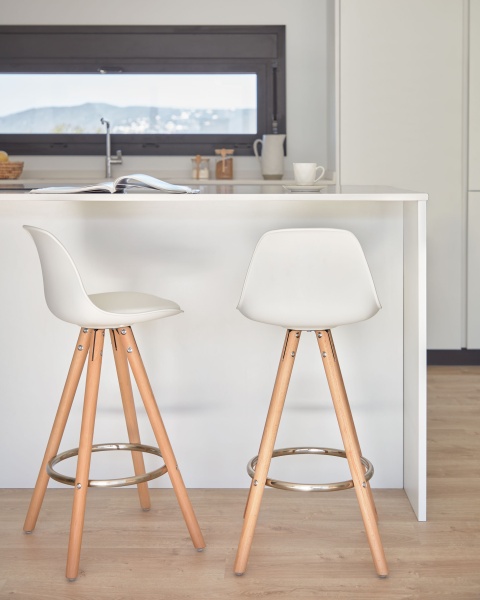 Полубарный стул Stag белый дерево от интернет-магазина IDODOM.RU