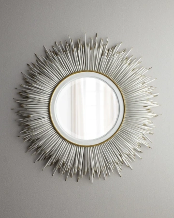 Круглое зеркало в белой раме "Ларс" - это необычное настенное зеркало с лучистыми рядами белых перьев разного размера, которые плавно переходят в золотой цвет, что придает зеркалу текстуру и глубину