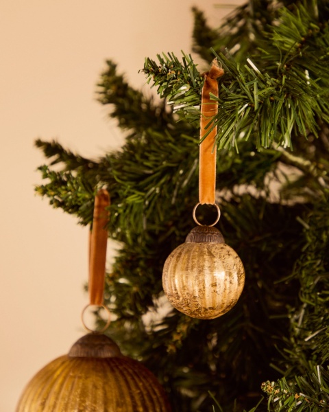 Набор из 4 елочных шаров Elur из переработанного стекла золотистого цвета, Ø 6 см от интернет-магазина IDODOM.RU