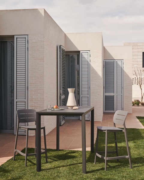 Уличный полубарный стул Morella из серого пластика 65 см от интернет-магазина IDODOM.RU