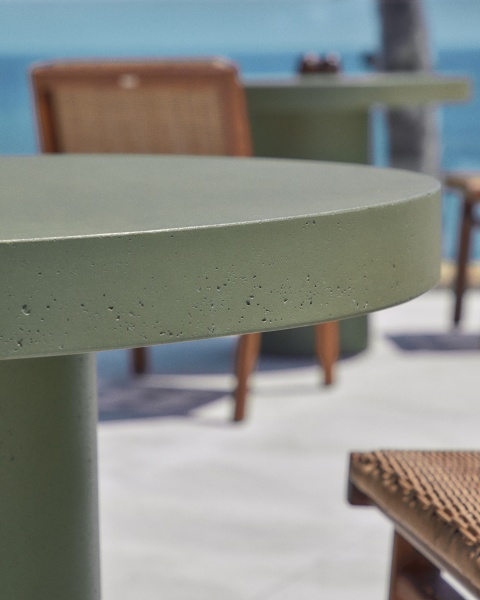 Aiguablava Круглый стол из зеленого цемента Ø90 см от интернет-магазина IDODOM.RU