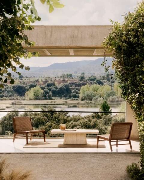 Журнальный столик Drasi из цемента с отделкой под травертин 140 x 70 см от интернет-магазина IDODOM.RU