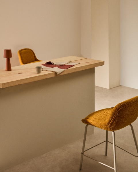 Полубарный стул Aimin из горчичной ткани букле с бежевыми стальными ножками от интернет-магазина IDODOM.RU