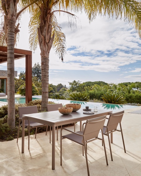 Раздвижной алюминиевый садовый стол Zaltana с коричневой матовой отделкой 140 (200) x 90 см от интернет-магазина IDODOM.RU