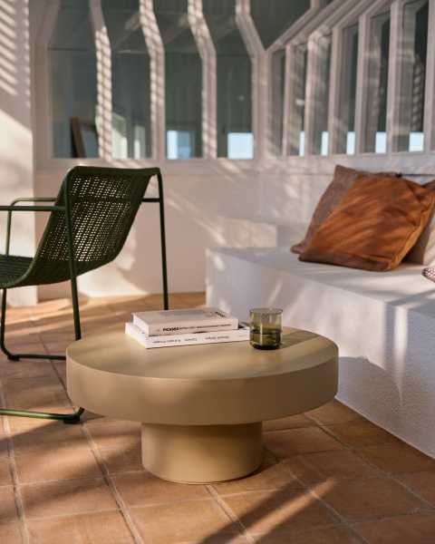 Aiguablava Журнальный столик бежевый цементный Ø66 см от интернет-магазина IDODOM.RU