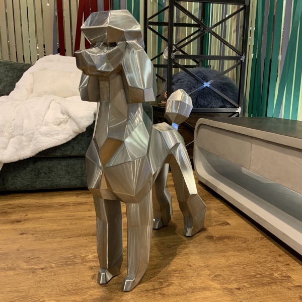 Пудель. Полигональная фигура из нержавеющей стали. Финиш: шлифовка. Высота: 82 см.