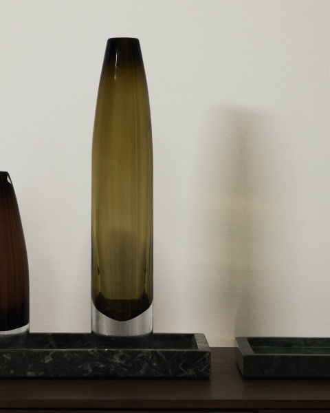 Ваза Toli из зеленого стекла 40 см от интернет-магазина IDODOM.RU