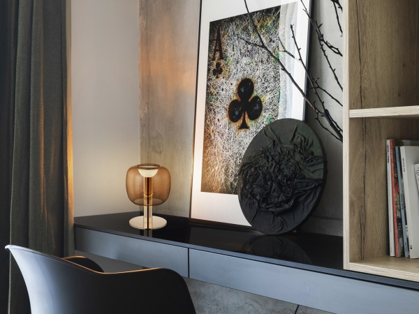 Настольная лампа Icon золотой/янтарный от интернет-магазина IDODOM.RU