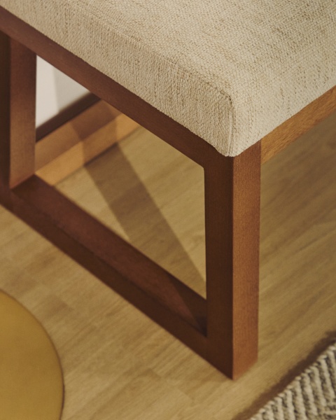 Банкетка Loya из бежевого шенилла и бука с отделкой орех 128 см от интернет-магазина IDODOM.RU