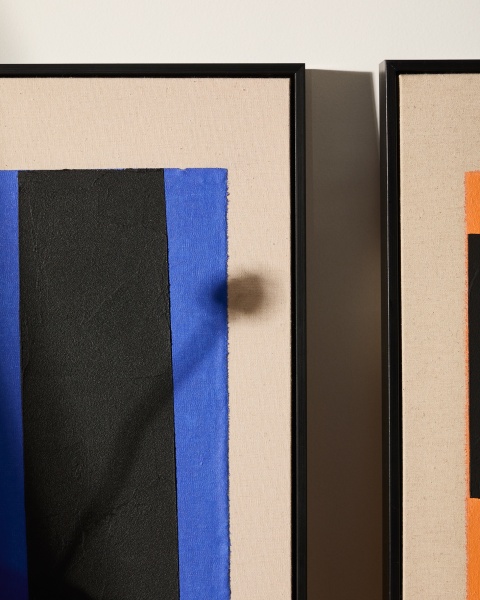 Zernu Абстрактная картина с синими и чёрными вертикальными линиями 42 x 65 см от интернет-магазина IDODOM.RU