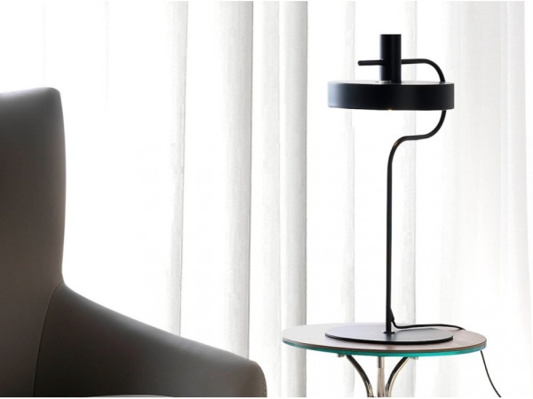 Настольная лампа Aloa черная от интернет-магазина IDODOM.RU