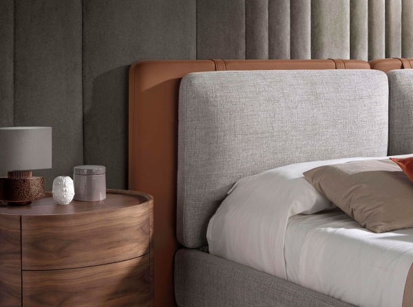 Кровать LA2101 /7123 из ткани и экокожи на стальных ножках от интернет-магазина IDODOM.RU